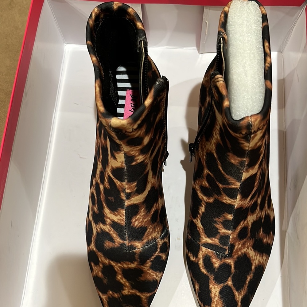 Leopard Print Designer Short Boot - Picture 2 of 8